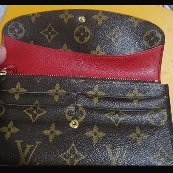 Louis Vuitton Wallet - Picture 14 of 14